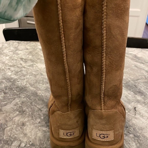Ugh boots size 7 - Picture 3 of 5